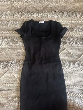 Formfitting Black Scoop-Neck Midi Dress